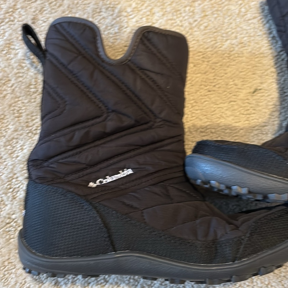 Girl’s Columbia boots - Picture 2 of 5